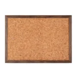 Tablero de avisos de corcho con marco en tono madera oscura