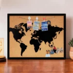 Tablero de anuncios de corcho con mapa de EE. UU. y marco negro