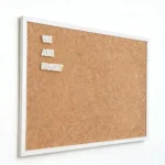 Pizarra de notas de corcho con borde blanco