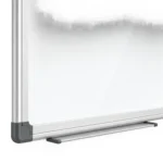 Pizarra blanca magnética de borrado en seco con marco de aluminio – vista 3