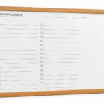 Pizarra blanca de agenda mensual con marco de madera – vista 2