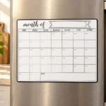 Calendario mensual magnético con encabezado caligráfico – vista 4